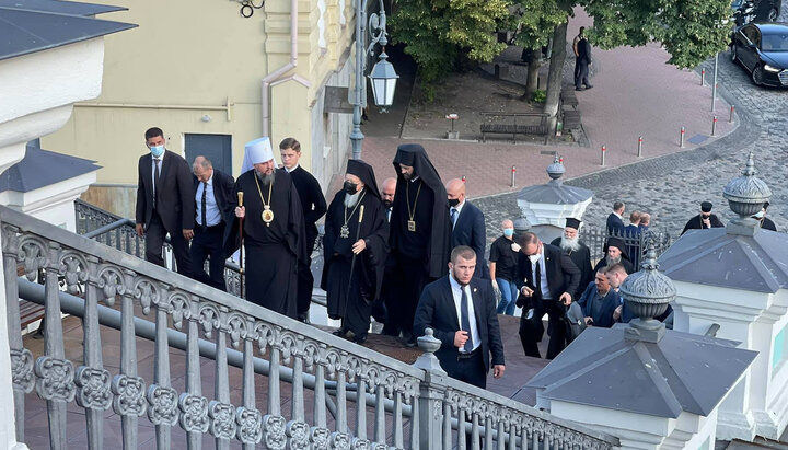 Σχεδόν χωρίς ενορίτες ο Εσπερινός του επικεφαλής Φαναρίου στο Σταυροπήγιο