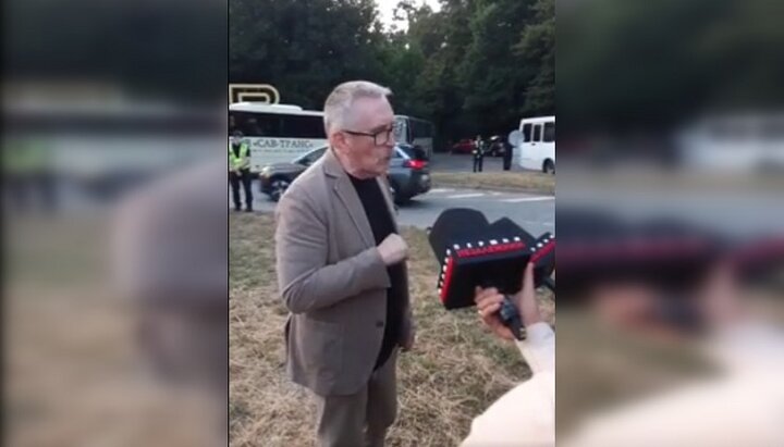 Yan Taksiur at the rally of UOC believers along the route of Patriarch Bartholomew’s motorcade in Kyiv. Photo: a screenshot of the video from the 