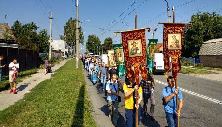 Крестный ход в Свято-Елизаветинский монастырь в Камышевахе. Фото: СПЖ