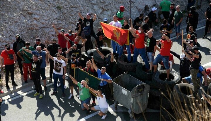 Антицерковні протести в Цетінє (Чорногорія). Фото: unn.com.ua