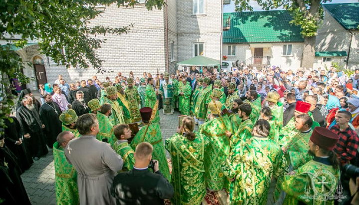 Святковий молебень у Городницькому монастирі. Фото: facebook.com/MitropolitAntoniy