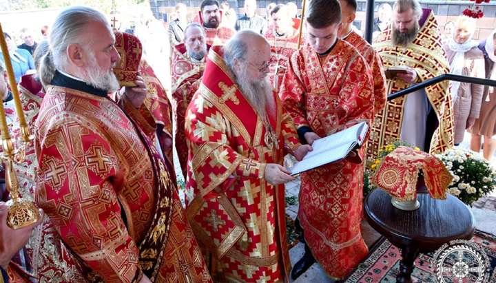 Sfințirea bisericii din s. Peski a fost săvârșită de arhiepiscopul Natanael. Imagine: pravoslavna.volyn.ua