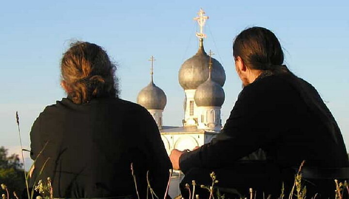  «Ангелы – свет монахам, монахи – свет миру». (Прп. Иоанн Лествичник). Фото: checheninfo.ru