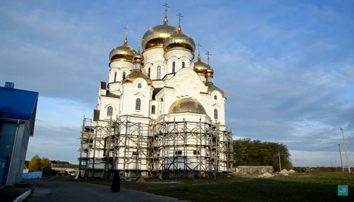 Строящийся храм при ските Свято-Николаевского Городокского женского монастыря УПЦ в Онишковцах. Фото: скриншот видео youtube-канала БФ «Фавор».