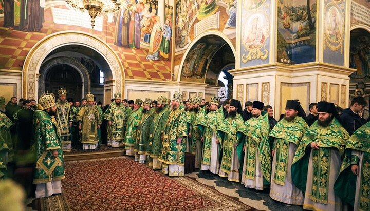 Божественная литургия в день памяти прп. Нестора Летописца и Собора святых КДА. Фото: kdais.kiev.ua