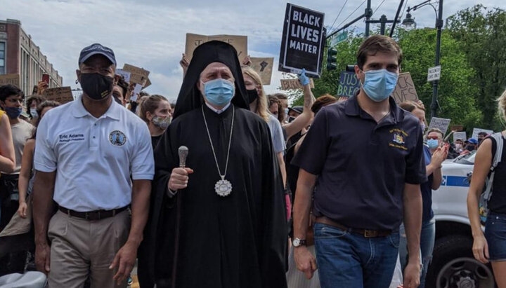 Архієпископ Елпідофор на марші BLM. Фото: greeknewsonline.com