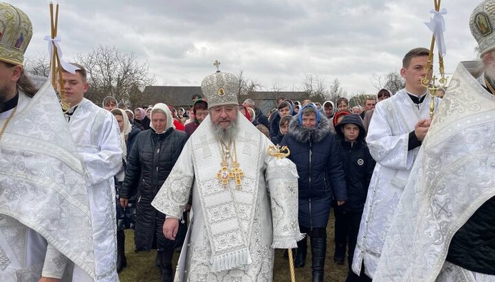 Митрополит Владимир-Волынский и Ковельский Владимир на престольном празднике храма села Крымно. Фото: Владимир-Волынская епархия