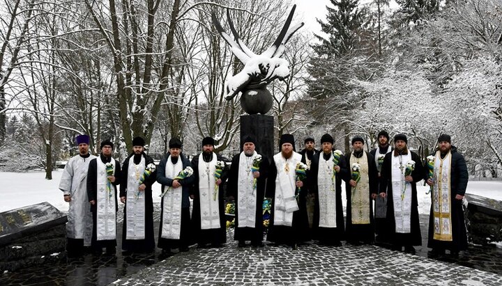 Єпископ Камінь-Каширський Афанасій із кліриками Волинської єпархії. Фото: pravoslavna.volyn.ua