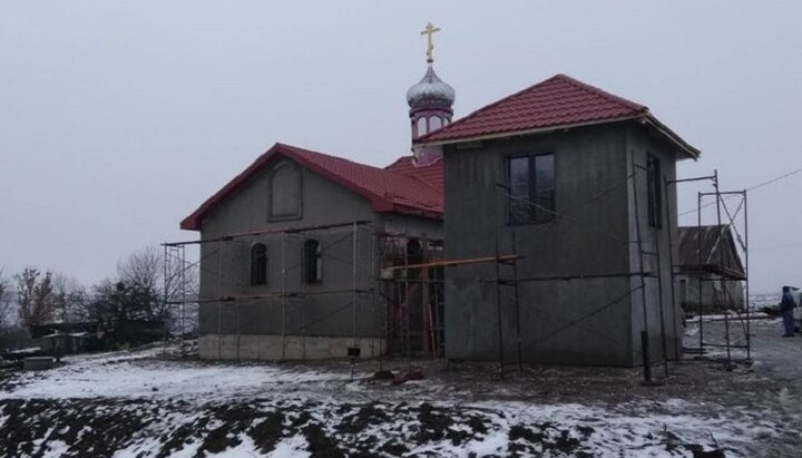 Новий храм УПЦ у Мошкові, збудований замість захопленого ПЦУ. Фото: сторінка у Facebook благодійного фонду «Фавор»