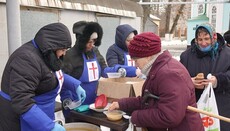 В Полтаве прихожане храмов УПЦ накормили нуждающихся бесплатными обедами