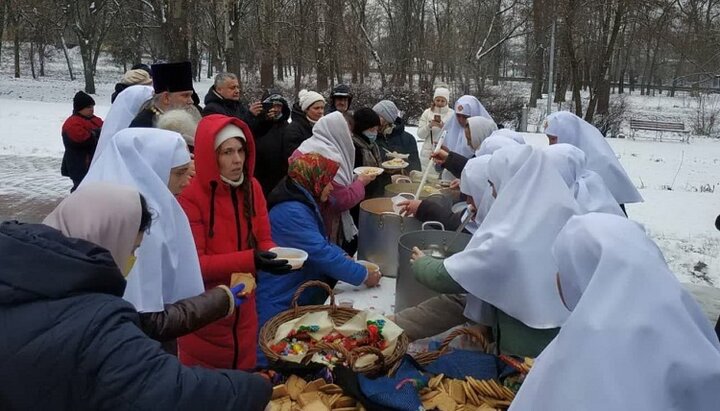 Благодійні обіди роздаватимуть регулярно. Фото: пресслужба Черкаської єпархії