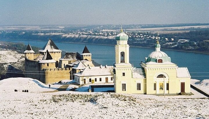 Храм УПЦ на честь Олександра Невського в комплексі Хотинської фортеці. Фото: telegram-канал «Миряни»