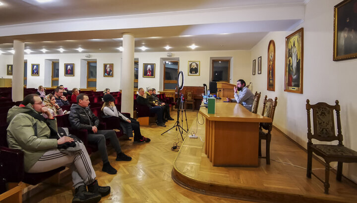 Молодежная встреча в Киево-Печерской лавре. Фото: lavra.ua