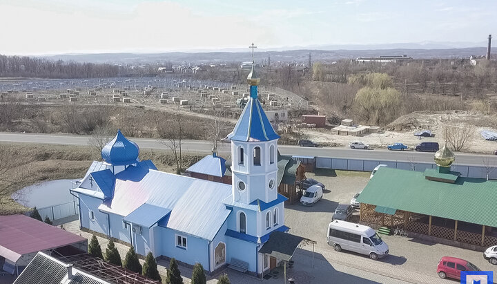 Храм УПЦ иконы Всецарица в с. Ценява. Фото: Дзеркало медіа