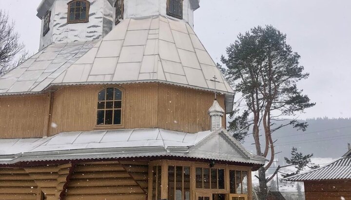 На сході ворог захоплює міста, на заході бандити захоплюють храми