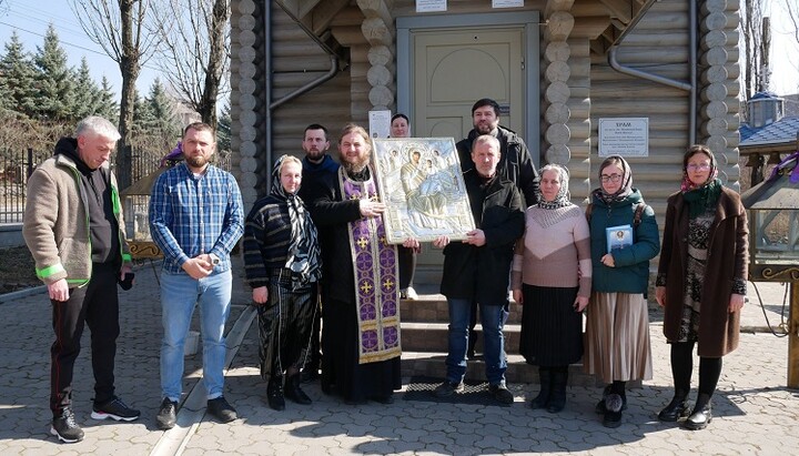 Участники крестного хода УПЦ вокруг Ужгорода. Фото: m-church.org.ua