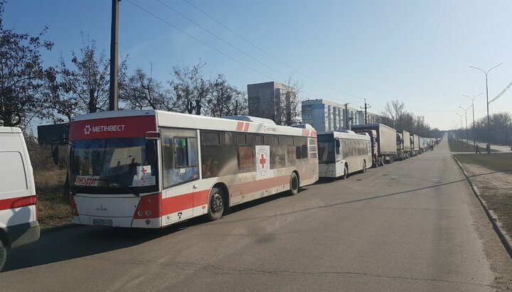 Священник УПЦ: До Маріуполя гумконвой не доїхав, забрали людей з Бердянська