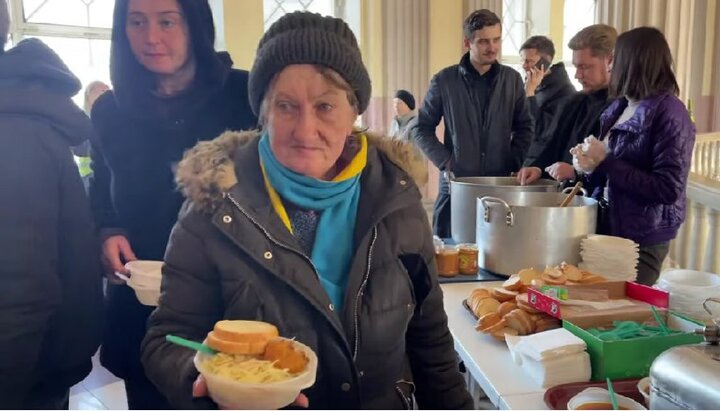 В храмах и монастырях Одессы нуждающиеся получают горячее питание. Фото: Telegram-канал «Перший козацький»