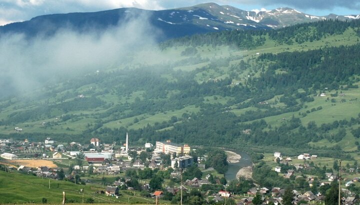 Поселок городского типа Ясиня на Закарпатье. Фото: Varga Attila, wikimedia.org