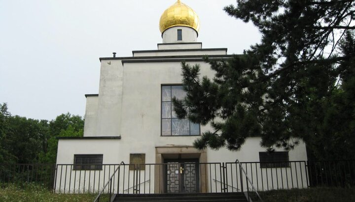 Чеський єпископ намагався виселити біженців із парафіяльного будинку