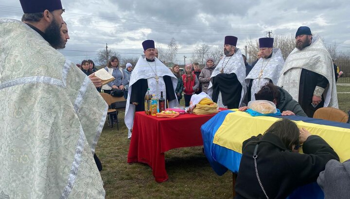 Отпевания героев соборно совершило духовенство Одесской епархии УПЦ. Фото: t.me/odeparh