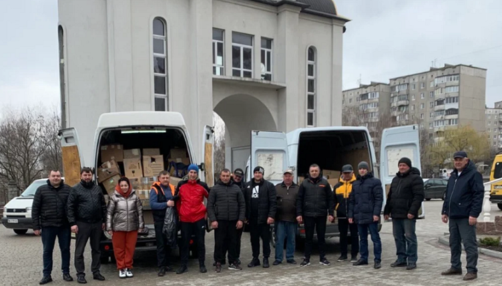 Помощь от УПЦ и православных Гамбурга выехала из Ровно в Чернигов. Фото: rivne.church.ua