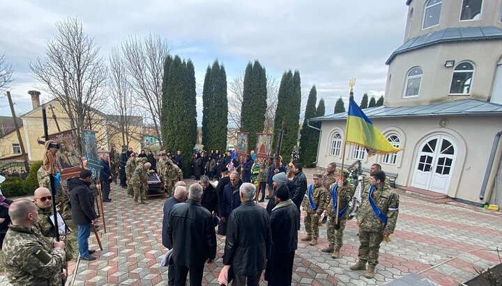 Ще у трьох єпархіях УПЦ відспівали воїнів