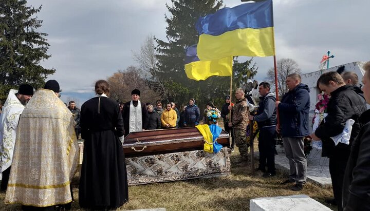 У трьох єпархіях УПЦ відспівали українських воїнів