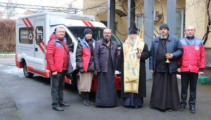 У Дніпрі УПЦ запустила автобус для соціальної допомоги нужденним