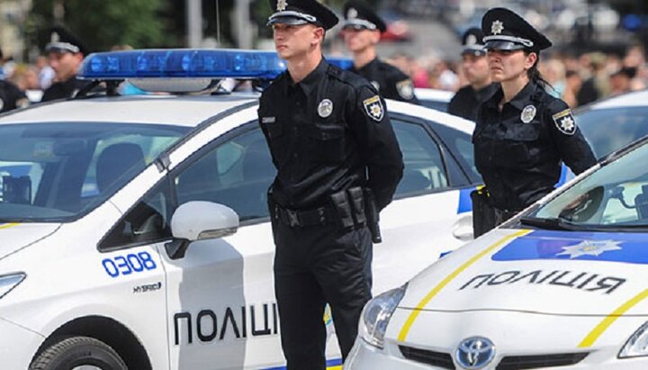 Поліція пообіцяла забезпечити порядок там, де будуть служби на Великдень