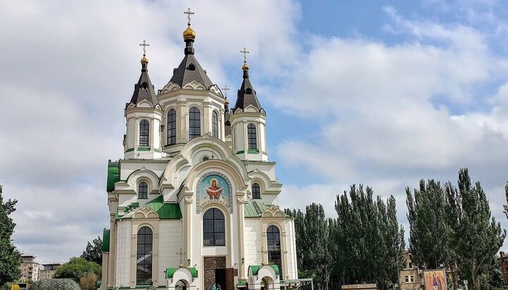 Прихожане Запорожской епархии сохраняют верность Украинской Православной Церкви и Блаженнейшему Митрополиту Онуфрию. Фото: hramzp.ua