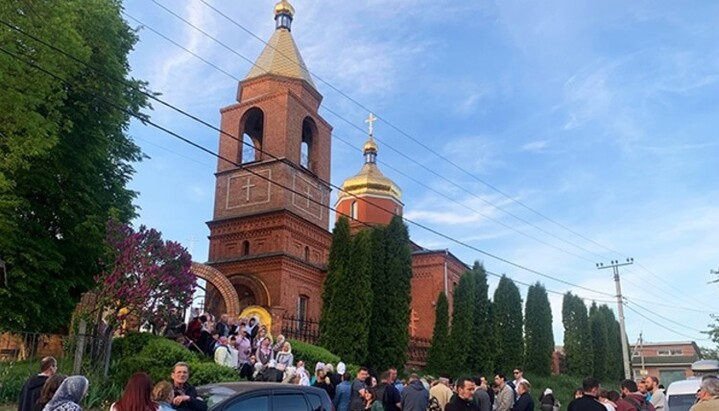 Au votat pe stadion: în Hmelnițki, o altă biserică transferată la BOaU