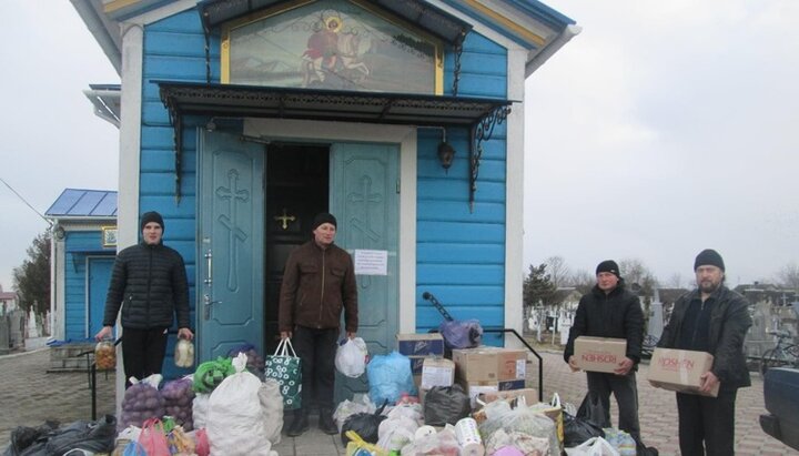 На Рівненщині віряни УПЦ збирають продукти для українських воїнів. Фото: СПЖ