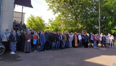 В Попельне прошло молитвенное стояние УПЦ в защиту храма от захвата ПЦУ