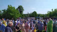 Priests and parishioners of seized church pray in tent in Khmelnytskyi