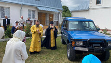 Парафіяни Кам'янець-Подільської єпархії придбали позашляховик для ЗСУ