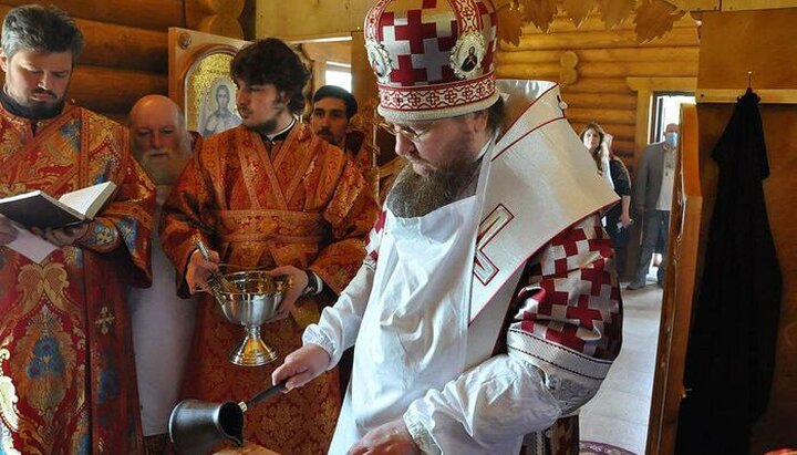 Черкаська єпархія безкоштовно пропонує воскомастих для храмів УПЦ