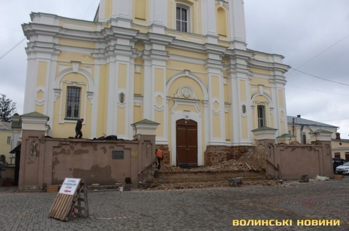 Київський Патріархат знову звинуватили в незаконній забудові на території Свято-Троїцького собору в Луцьку