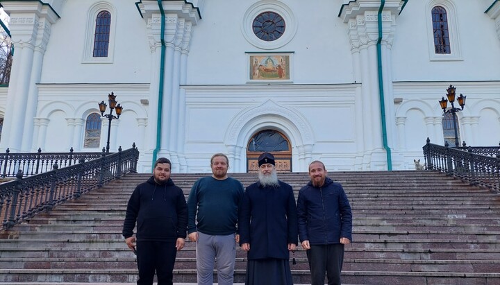 Митрополит Святогорский Арсений со священнослужителями Волынской епархии. Фото: пресс-служба Лавры 