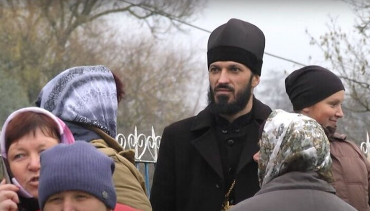 Настоятель Михайлівського храму села Чорниж священник Ростислав Павлович. Фото: скріншот відео телеканалу Новини 12