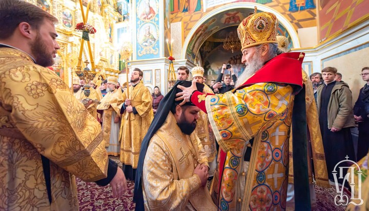 Возведення у сан архієпископа. Фото: news.church.ua