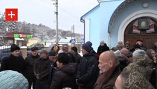 Прихожанка храма в Пуховке: ПЦУшники не молятся Богу, а поют песни