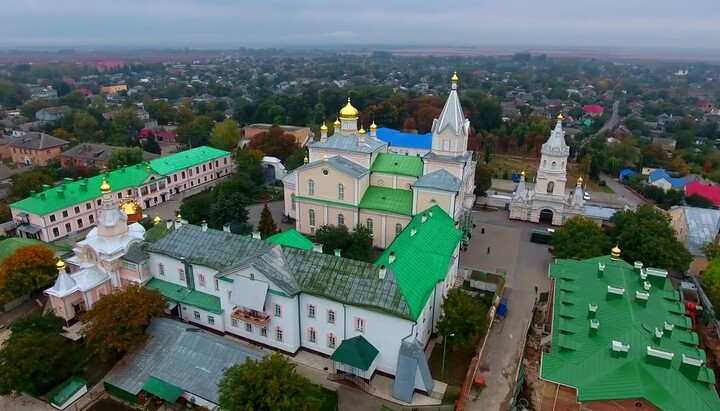 Из Корецкого монастыря при обыске изъяли книги и компьютер. Фото: пресс-служба обители