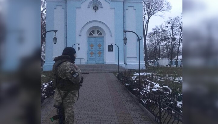 Обшуки в храмі Глинська. Фото: rivne.church.ua