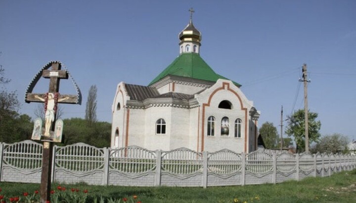 Храм Святой Троицы в селе Семиполки Киевской области. Фото: semipolki.church.ua