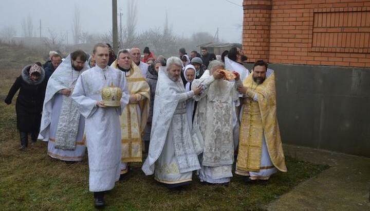 Освячення Свято-Троїцького храму в с. Куцуруб. Фото: eparhia.mk.ua