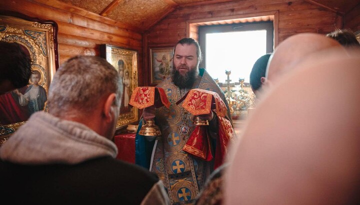 Литургия в новоосвященном храме СИЗО Одессы. Фото: facebook.com/Odesskaja.eparhija