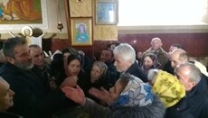 UOC church seized in Khreschatyk, people thrown out 