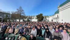 Mii de oameni s-au rugat în aer liber în Lavra Peșterilor de la Kiev 