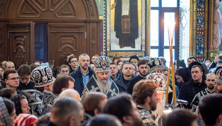 Предстоятель УПЦ на богослужінні в Лаврі. Фото: news.church.ua